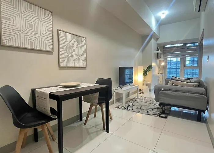 Elegant 1br Bgc 11p Uptown Parksuites T2 Manila